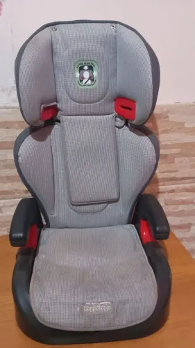 Vendo cadeirinha, para criança de 15 a 36 kg