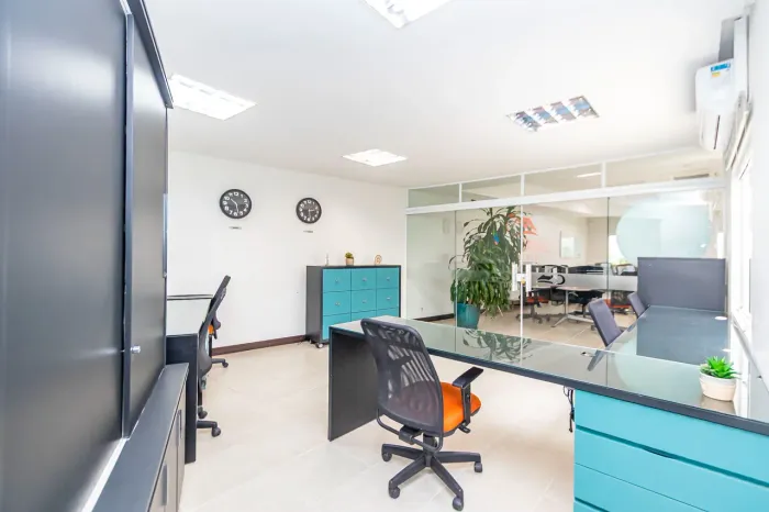Locação de espaço comercial estilo "coworking"