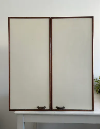 Armário duas portas de madeira