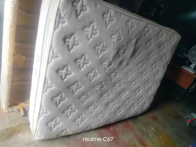 Colchão casal padrão de molas ensacada D33 com base box e cabeceira