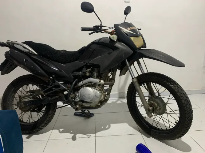 Vendo moto , dispenso curiosos