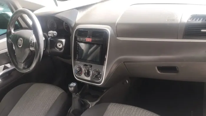 Fiat Punto Essence 1.6 Flex 16V 5P 2012