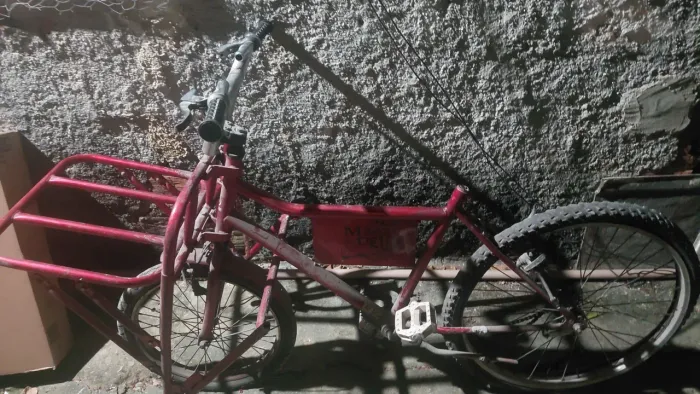 Bicicleta aro 26 com bagageiro reforçado