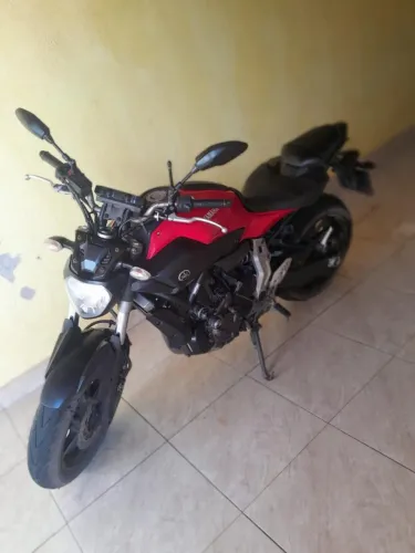 Vendo MT07 15/16 sem abs vermelha