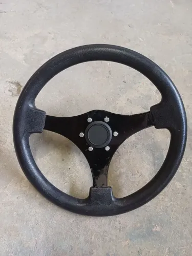 Volante fusca estria fina