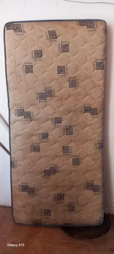 Colchão de Solteiro Precisando de Lavagem