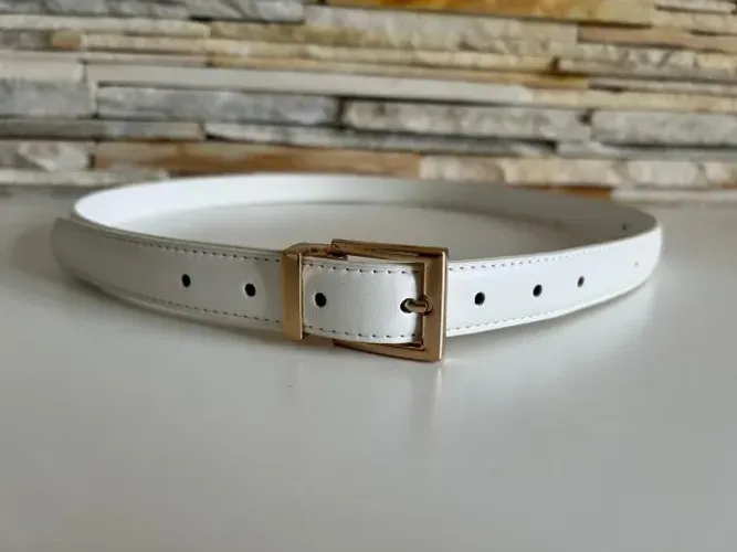 Cinto Feminino Branco com Fivela Dourada