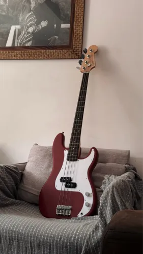 Baixo Squier Precision Debut