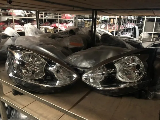 Farol Nissan New March 2014 ate 2019