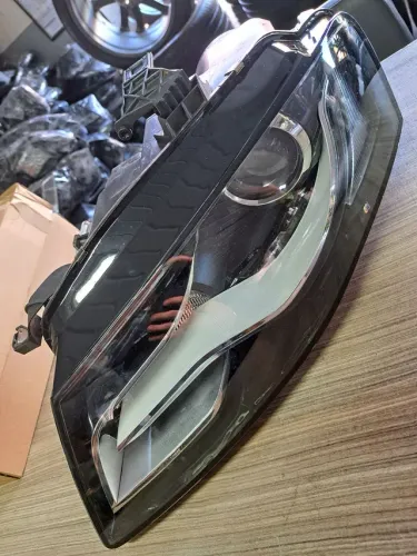 Farol Audi A4 2011 Lado esquerdo, usado original semi novo 