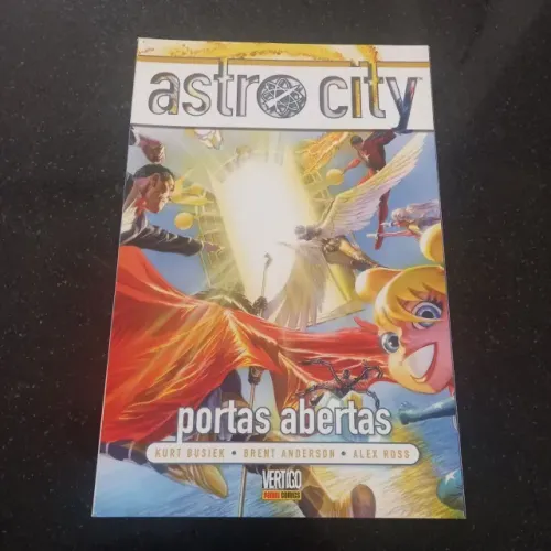 Astro City - Volume 9 - Portas Abertas - Panini (2016)