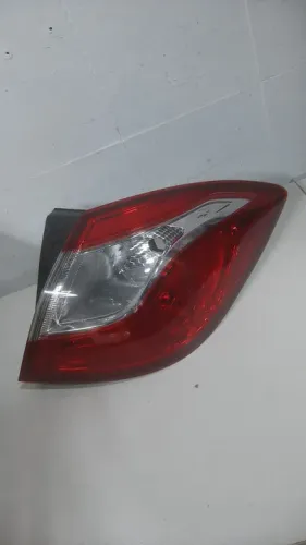 Lanterna cruze hatch 2017 direita