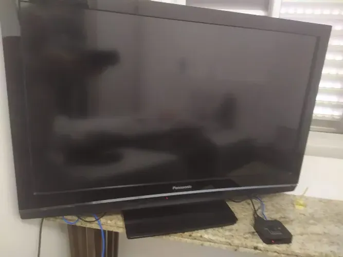 TV Panasonic 42", com antena digital e suporte, parcelo no cartão