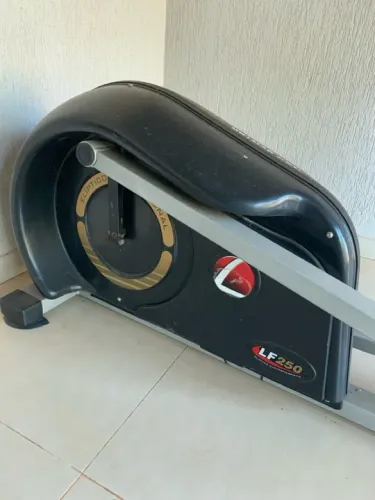 ELIPTICO PROFISSIONAL LF250