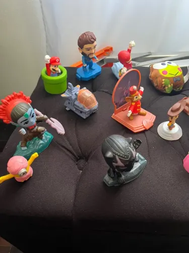 30 brinquedos Mac Donalds
