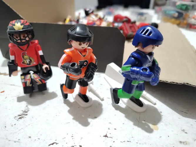 Lote Playmobil com 3 bonecos