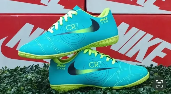 chuteiras cr7 