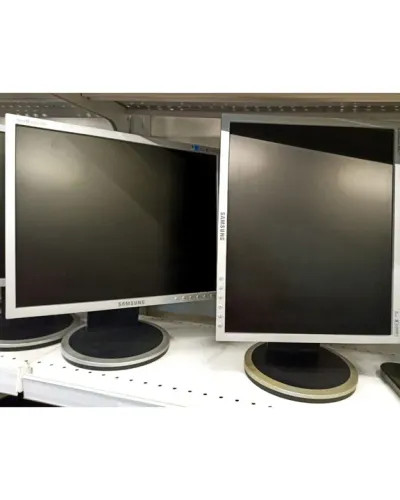 Monitor Samsung 17" Pol. Com Base Giratória e Regulagem de Altura 