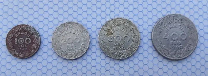 Lote com 4 moedas réis 1940 getúlio vargas 100, 200, 300 e 400 400