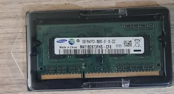 Memória RAM Samsung M471B2873FHS-CF8 DDR3 1GB, 1066 para Notebook