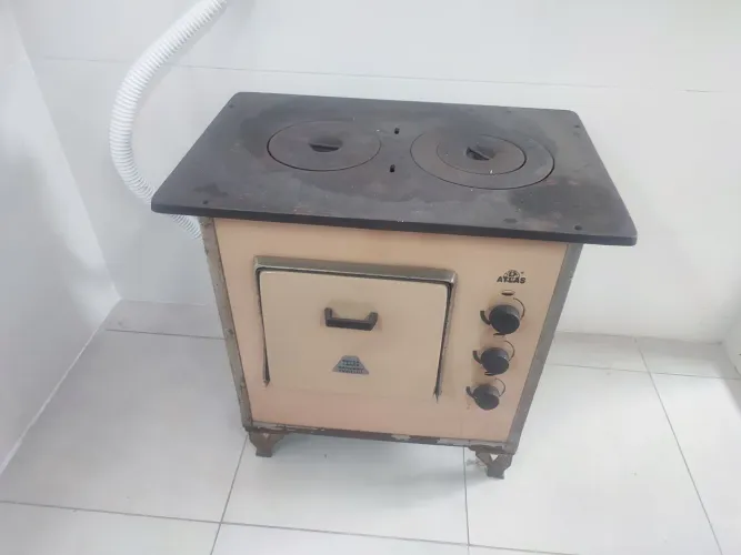 Fogão modelo a lenha a gás