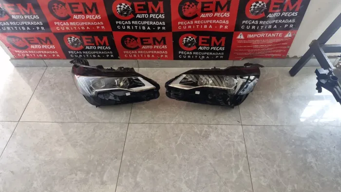 Par de Farol Peugeot 3008 2023 2024 original