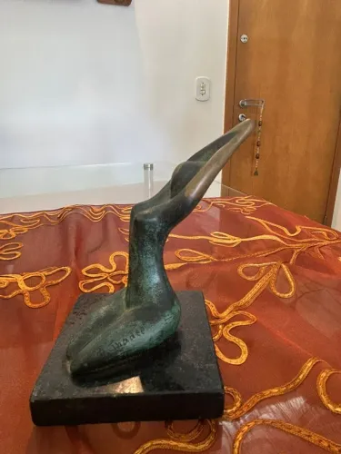 Escultura - Silhueta Espreguiçando - Bronze