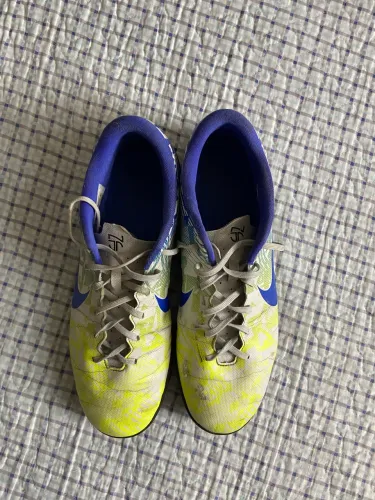 Chuteira Nike society