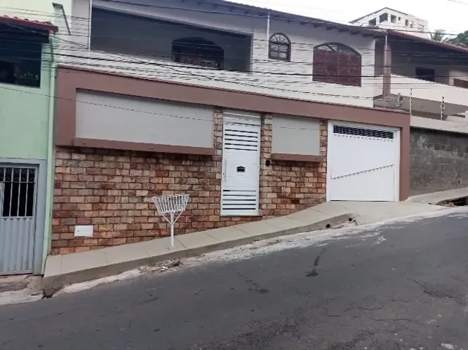 Casa totalmente reformada em rua sem saída em bairro super tranquilo e próximo ao centro