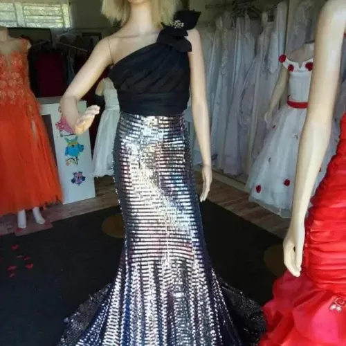 Vende-se vestidos de festas 
