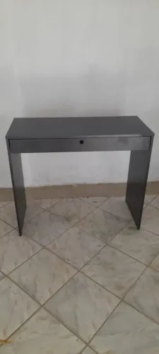 Escrivaninha preta para casa ou escritório 