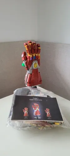 Brinquedo de montagem - Manopla do Infinito "Legonérico" - (675 peças)