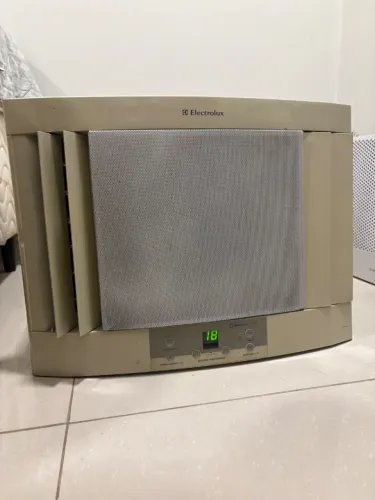 Ar Condicionado Janela 7.500BTUs Electrolux - Defeito