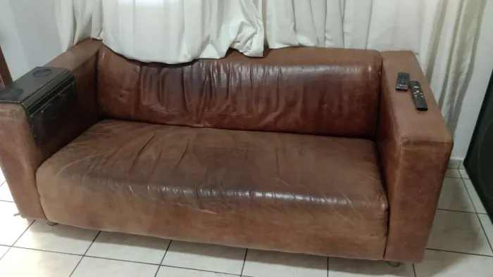 Sofá De Couro