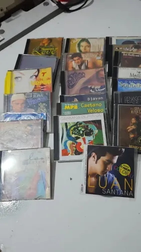 VENDO VARIEDADES DE CDS MUITO BEM CONSERVADOS PARA REVENDEDOR