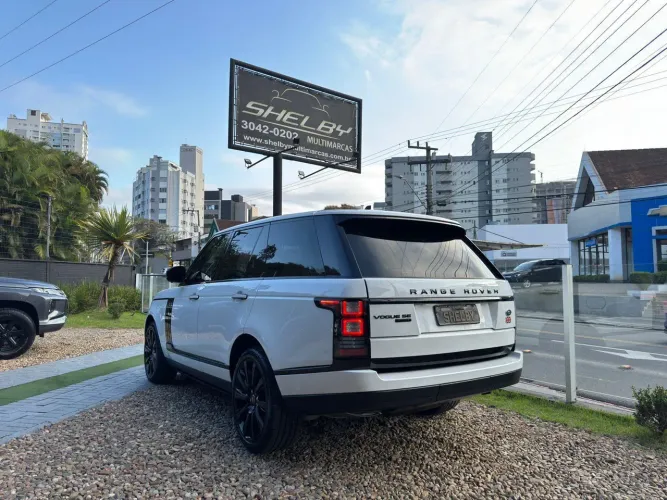 Land Rover - RANGE ROVER VOGUE 4.4 AUTO. SDV8 DIESEL.