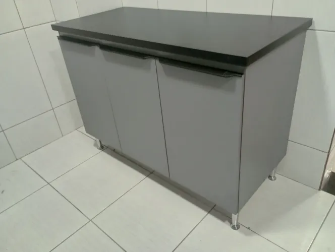 Armário Cinza com 3 Portas de 1,20 