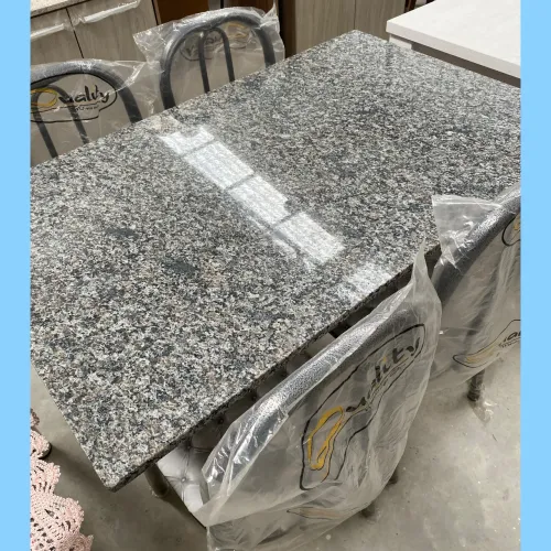 Mesa com 4 cadeiras - entregamos hoje
