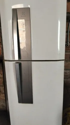 Geladeira Eletrolux Frost Free 