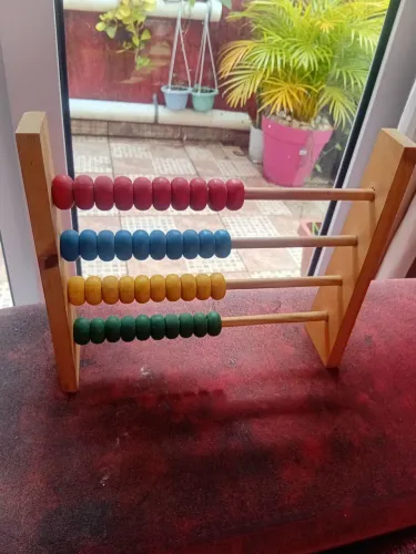 Kit com 2 ábacos de madeira para educação infantil