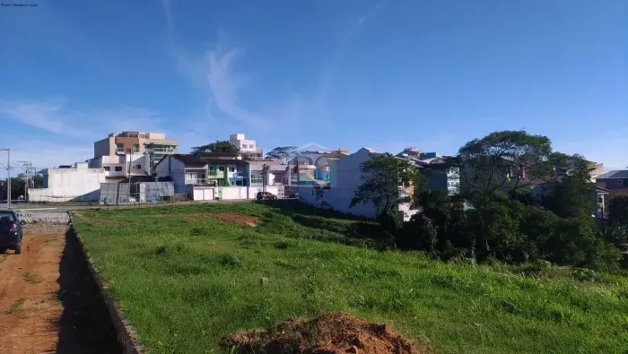Ótimo terreno no "Loteamento Residencial Monte Elísio", parte alta do Jardim Vitória, com