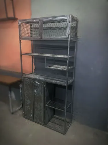Cristaleira Industrial em Ferro - Estilo Vintage com Verniz | Promoção!