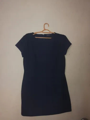 Vestido social feminino. Médio. Corte formal. Tamanho GG. Em perfeito estado. Azul marinho