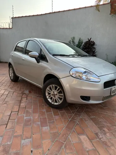 Fiat Punto Attractive 1.4 Fire Flex 8V 5P 2011