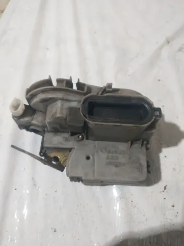 Fechadura dianteiro direito VW/golf 97
