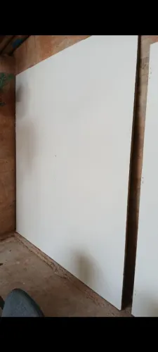 Chapa de madeira MDF.