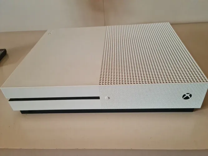 Xbox One S 1T c/ 1 Joystick