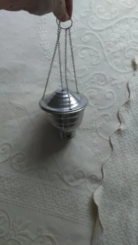 Incensário Pendurado em Metal