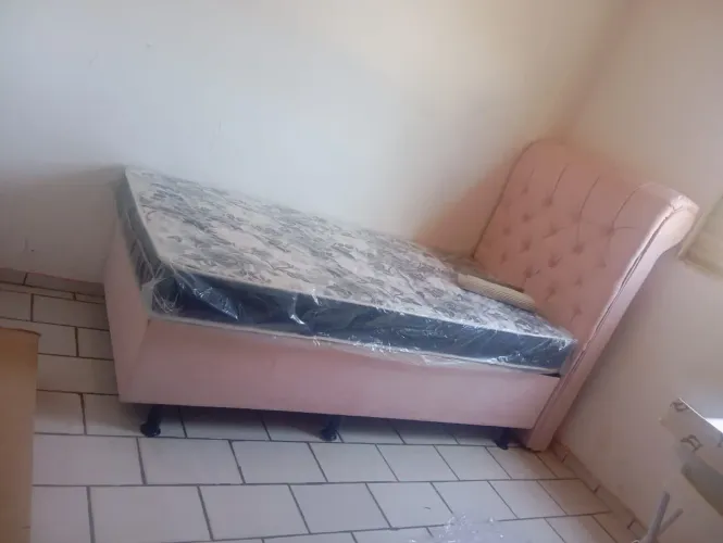 Cama solteiro  com colchão d33  e cabeceira 