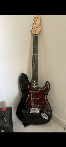 Guitarra Elétrica Giannini - Preta com Captação Vermelha